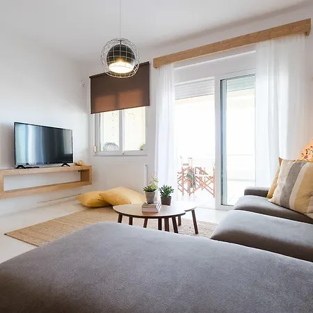 Chic & Cozy Vibrant Flat *