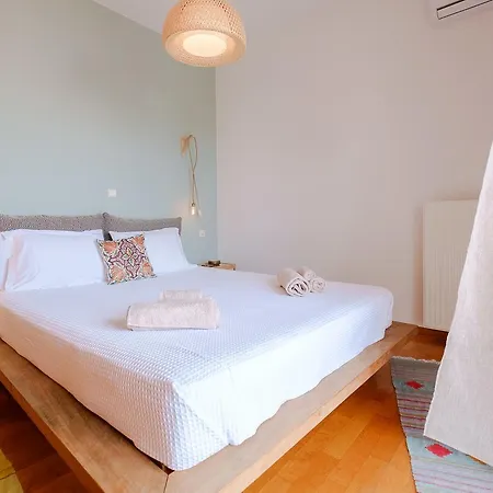 Chic & Cozy Vibrant Flat Hanya