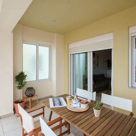 Chic & Cozy Vibrant Flat