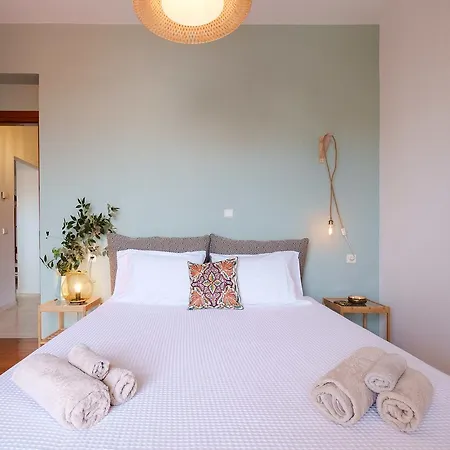 Chic & Cozy Vibrant Flat *